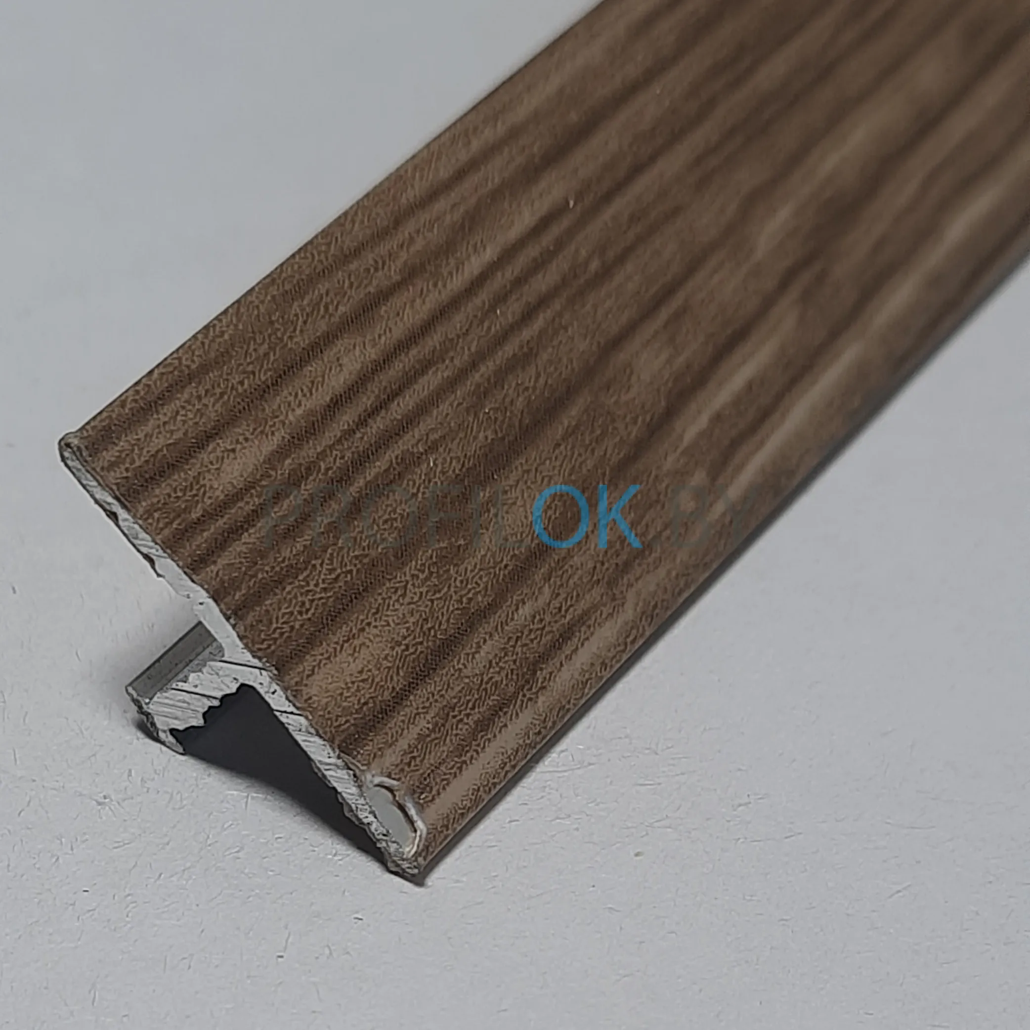 Т-образный порог Дуб глина