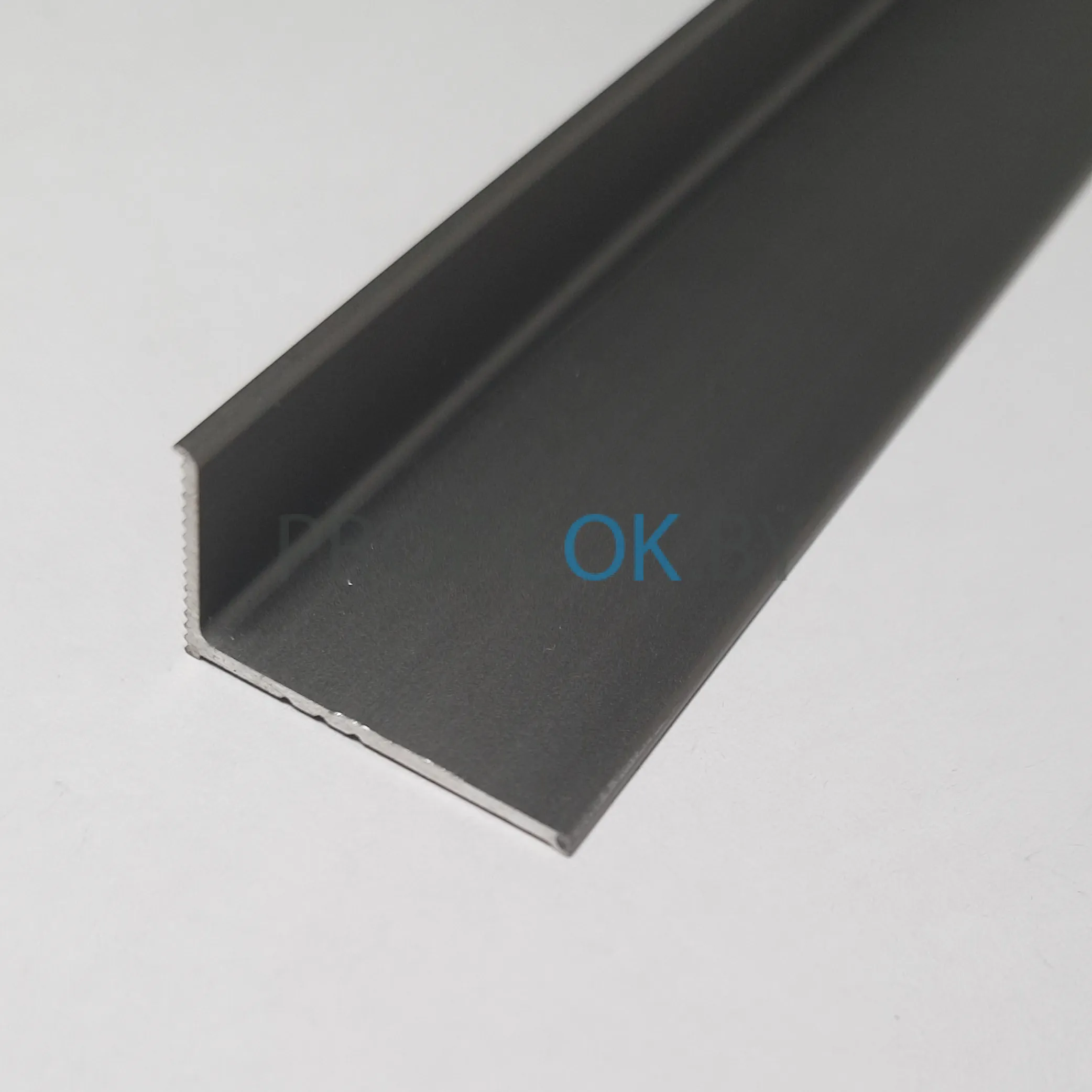 Внутренний угол из алюминия 12×22мм Шампань