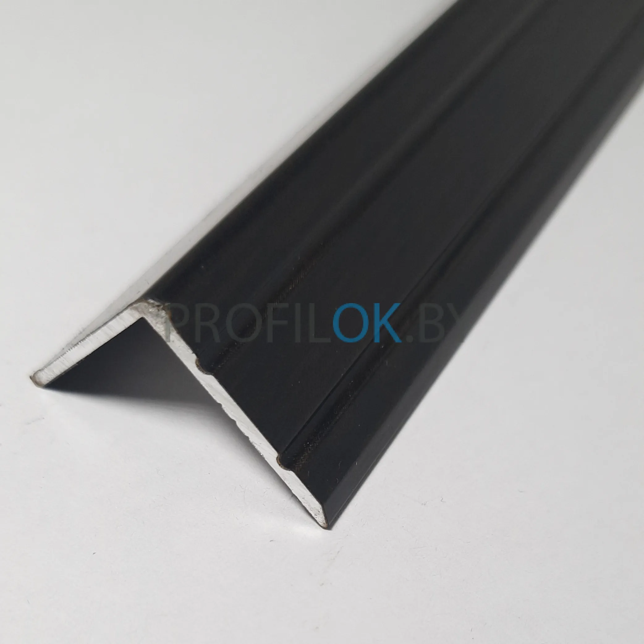 Порог угловой 24×20 Венге